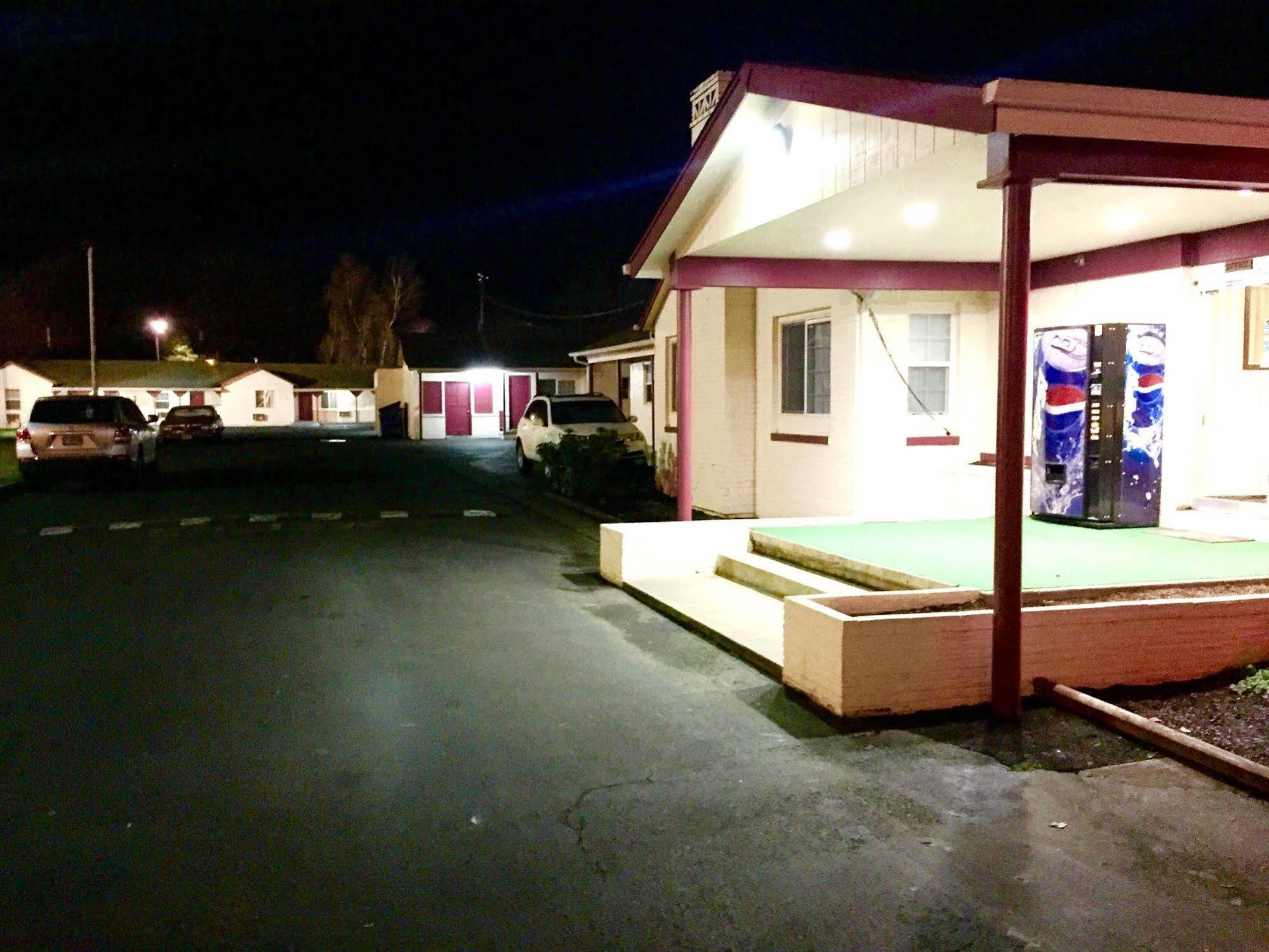 סאלם Travelers Inn Motel מראה חיצוני תמונה