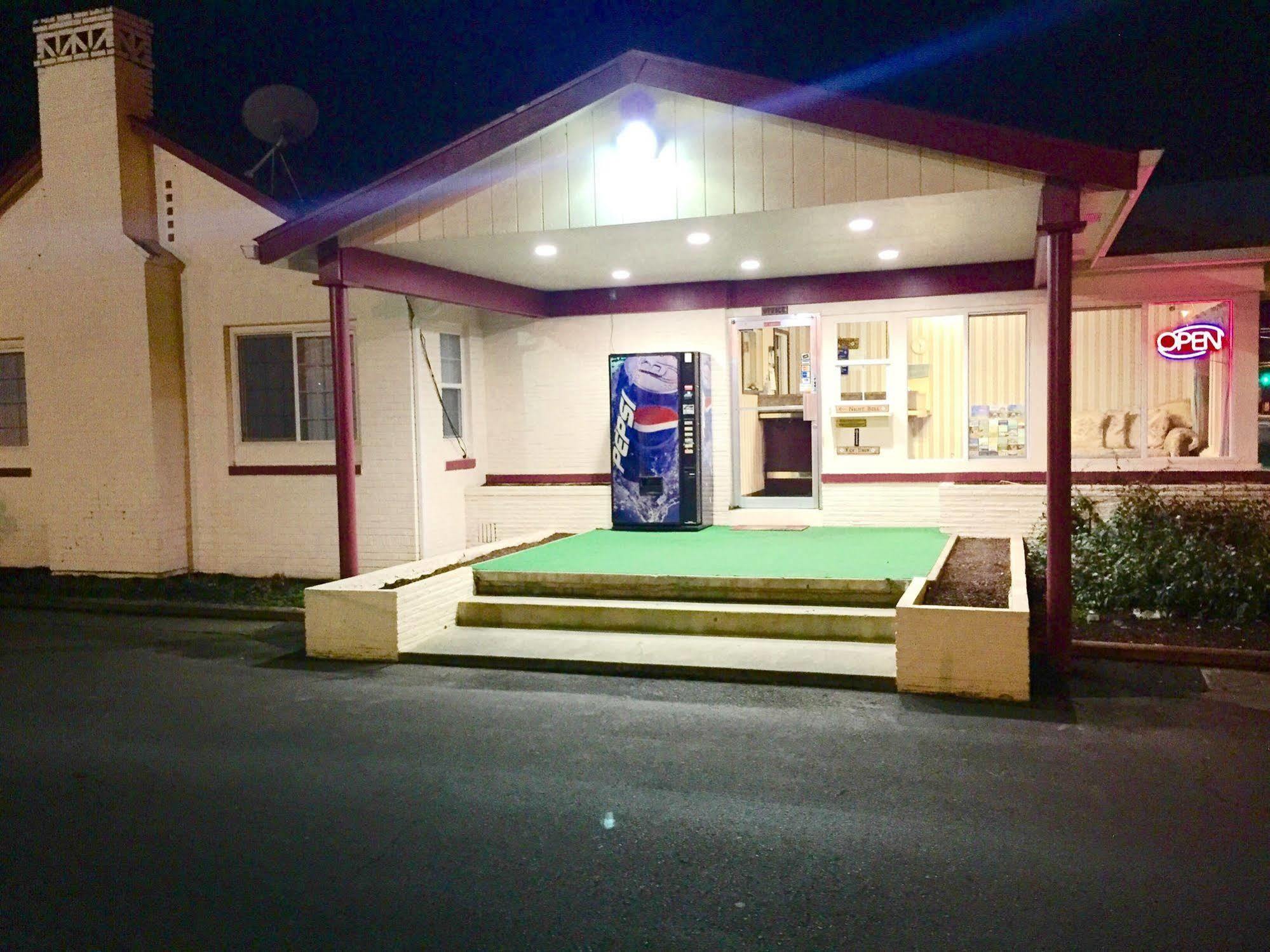 סאלם Travelers Inn Motel מראה חיצוני תמונה